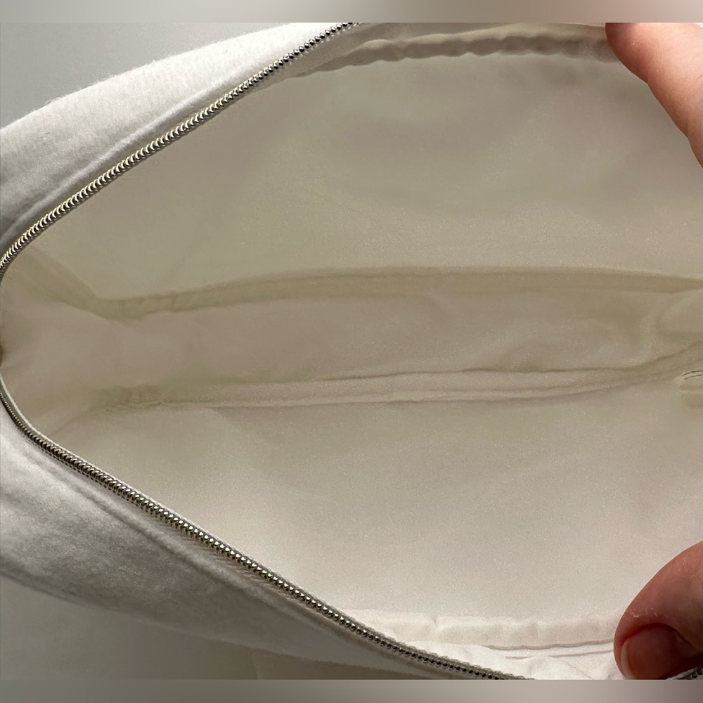 CHANEL GWP White Felt Makeup Pouch - Picture 8 of 12